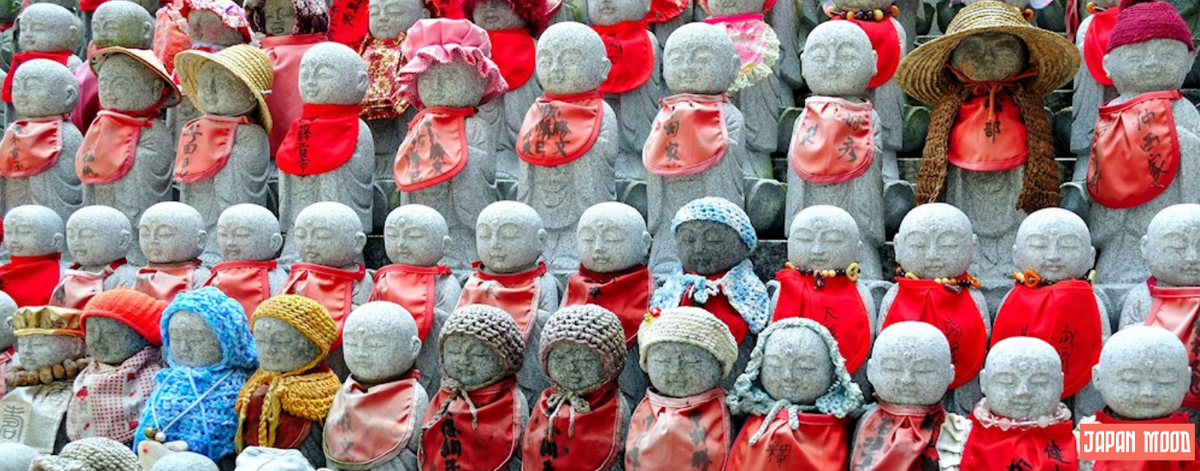 OwMell Lot de 3 statues japonaises Jizo souriantes en prière - Bouddha japonais Jizo moine - Statue commémorative pour aquarium - Décoration de jardin d'extérieur - 7,6 cm - Pierre