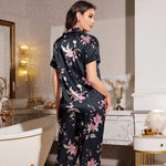 Charger l&#39;image dans la galerie, Pyjama Japonais Noir en Soie Motifs Fleurs
